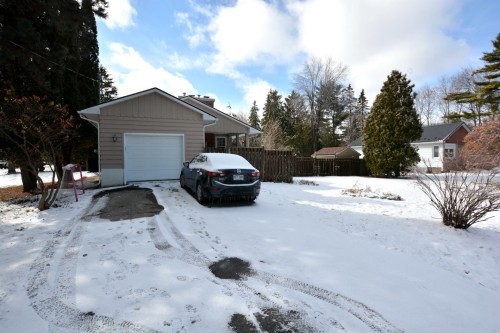 Garage - 693 Rue Victoria, Baie-D'Urfé, QC - Outdoor