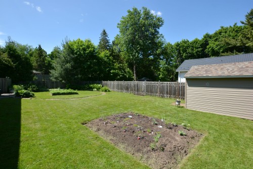 Cour - 693 Rue Victoria, Baie-D'Urfé, QC - Outdoor