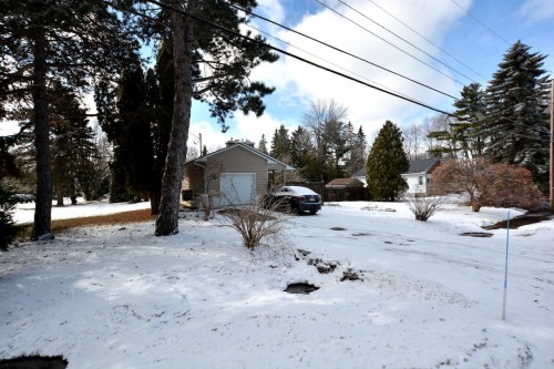 Cour - 693 Rue Victoria, Baie-D'Urfé, QC - Outdoor