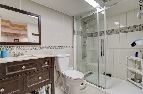 Bathroom - 8 Rue De La Seine, Candiac, QC - Indoor Photo Showing Bathroom