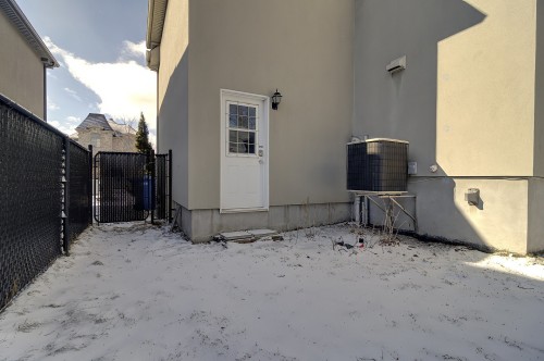 Courtyard - 8 Rue De La Seine, Candiac, QC - Outdoor With Exterior