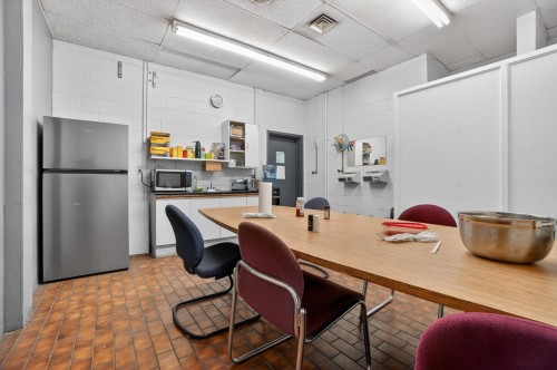 Cafeteria - 12845 Rue Jean-Grou, Montréal (Rivière-Des-Prairies/Pointe-Aux-Trembles), QC - Indoor