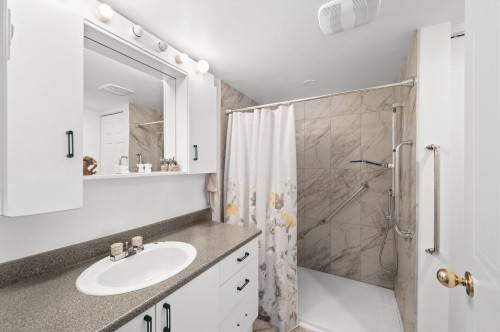 Salle de bains - 1206 Av. Du Parc, Saint-Jérôme, QC - Indoor Photo Showing Bathroom