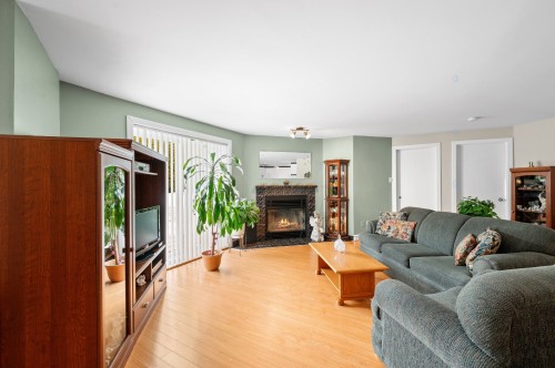 Salon - 1206 Av. Du Parc, Saint-Jérôme, QC - Indoor Photo Showing Living Room With Fireplace