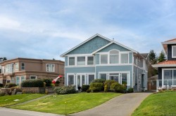 9452 Lochside Dr Sidney, BC V8L 1N8