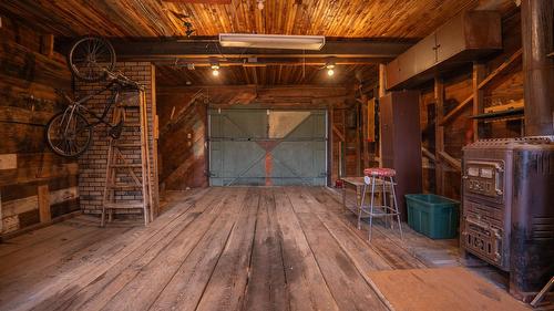 608 4Th Avenue, Kimberley, BC - Indoor Photo Showing Other Room