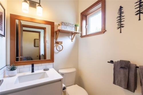 #3-1002 Peninsula Rd, Ucluelet, BC - Indoor Photo Showing Bathroom