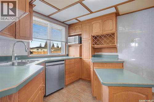 1410 Argyle Avenue, Saskatoon, SK - Indoor Photo Showing Kitchen With Double Sink
