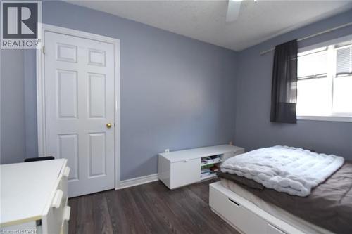 Bedroom featuring dark wood-style flooring and a ceiling fan - 142 Hawkswood Trail, Hamilton, ON - Indoor Photo Showing Bedroom