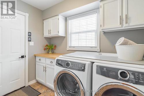 5 Bailey Crescent, Tiny, ON - Indoor Photo Showing Laundry Room