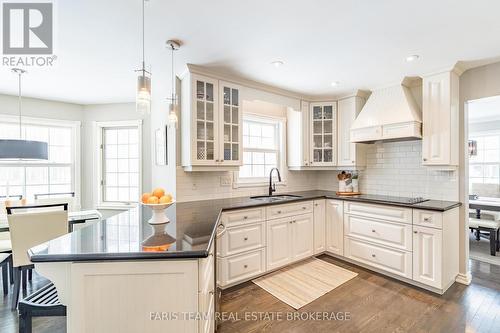 5 Bailey Crescent, Tiny, ON - Indoor Photo Showing Kitchen With Upgraded Kitchen