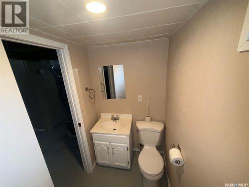 302 3Rd Avenue E, Assiniboia, SK - Indoor Photo Showing Bathroom
