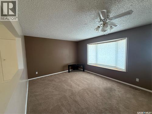 302 3Rd Avenue E, Assiniboia, SK - Indoor Photo Showing Other Room