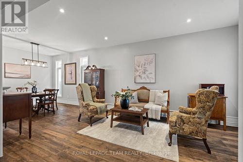 337 Sugar Pine Crescent, Ottawa, ON - Indoor Photo Showing Living Room