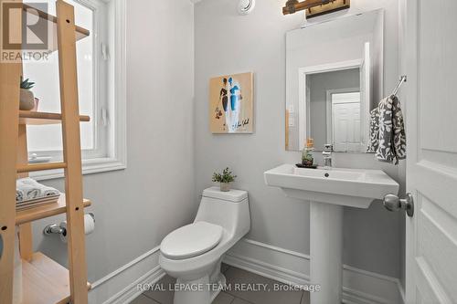 337 Sugar Pine Crescent, Ottawa, ON - Indoor Photo Showing Bathroom