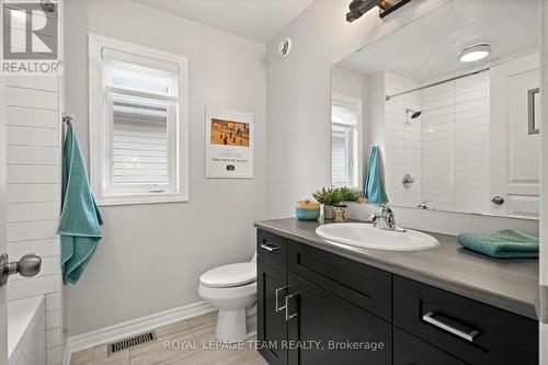 337 Sugar Pine Crescent, Ottawa, ON - Indoor Photo Showing Bathroom
