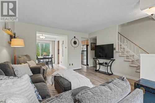21 Greystone Crescent, St. Catharines, ON - Indoor Photo Showing Living Room