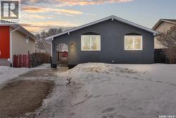 5721 2nd AVENUE N  Regina, SK S4R 5M4