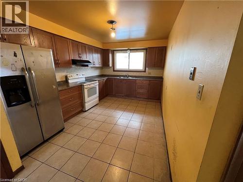 185 Lavina Crescent, Hamilton, ON - Indoor Photo Showing Kitchen With Double Sink