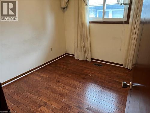 Hardwood floors - 185 Lavina Crescent, Hamilton, ON - Indoor Photo Showing Other Room