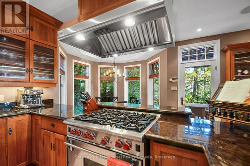 190 Melissa Lane, Tiny, ON - Indoor Photo Showing Kitchen