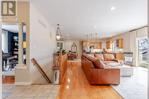 46821 Mapleton Line, Malahide, ON - Indoor Photo Showing Living Room
