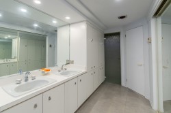 Salle de bains attenante à la CCP - 