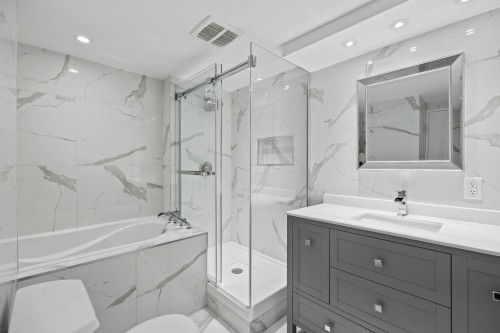 Bathroom - 302-150 Rue Berlioz, Montréal (Verdun/Île-Des-Soeurs), QC - Indoor Photo Showing Bathroom