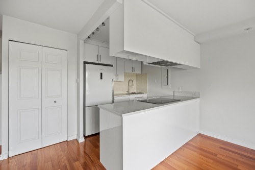 Kitchen - 302-150 Rue Berlioz, Montréal (Verdun/Île-Des-Soeurs), QC - Indoor