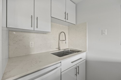 Kitchen - 302-150 Rue Berlioz, Montréal (Verdun/Île-Des-Soeurs), QC - Indoor Photo Showing Kitchen