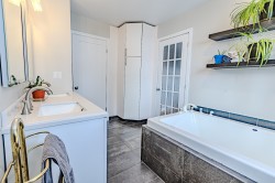 Salle de bains attenante à la CCP - 