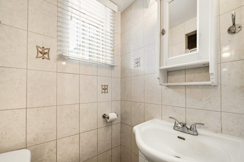 Bathroom - 3737 Boul. Henri-Bourassa O., Montréal (Saint-Laurent), QC - Indoor Photo Showing Bathroom