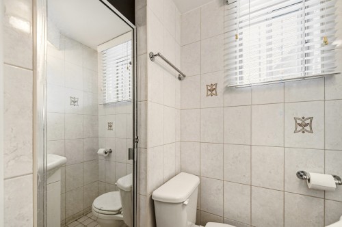 Bathroom - 3737 Boul. Henri-Bourassa O., Montréal (Saint-Laurent), QC - Indoor Photo Showing Bathroom