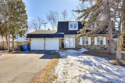 390 Fletchers Road  Beaconsfield, QC H9W 1T9