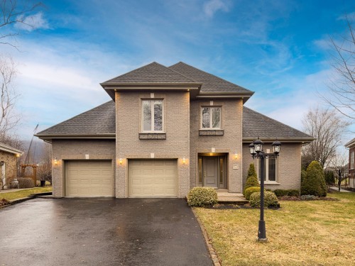214 Rue Louis-Voghel  Mont-Saint-Hilaire, QC J3H 6E1
