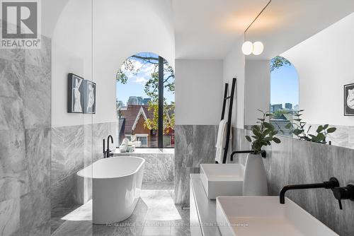 44 Foxley Street, Toronto, ON - Indoor Photo Showing Bathroom