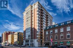 804 - 60 ST CLAIR AVENUE W  Toronto, ON M4V 1M1