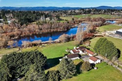 4220 Blenkinsop Rd Saanich, BC V8X 2C4