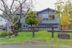 1911 Lisnoe Ave Central Saanich, BC V8M 1T2