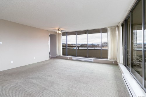 301-9805 Second St, Sidney, BC - Indoor Photo Showing Other Room