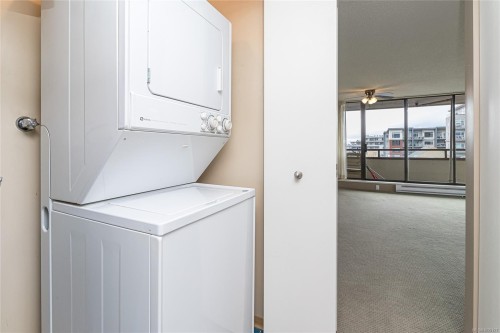301-9805 Second St, Sidney, BC - Indoor Photo Showing Laundry Room
