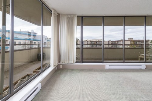 301-9805 Second St, Sidney, BC - Indoor Photo Showing Other Room