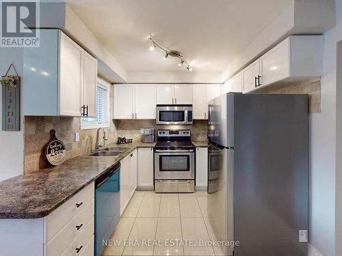 5380 Floral Hill Crescent, Mississauga, ON - Indoor Photo Showing Kitchen With Double Sink