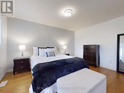 5380 Floral Hill Crescent, Mississauga, ON - Indoor Photo Showing Bedroom