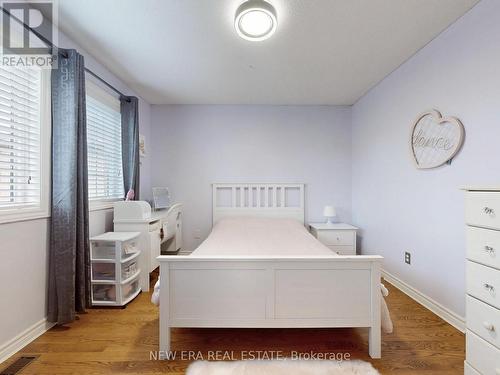 5380 Floral Hill Crescent, Mississauga, ON - Indoor Photo Showing Bedroom