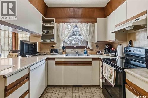 202 Verbeke Crescent, Saskatoon, SK - Indoor Photo Showing Kitchen With Double Sink