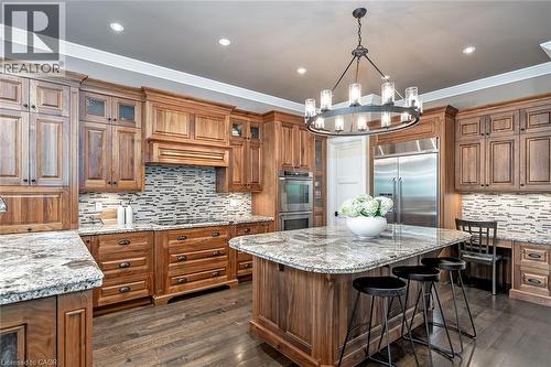 253 Rossmore Boulevard, Burlington, ON - Indoor Photo Showing Kitchen With Upgraded Kitchen