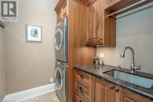 253 Rossmore Boulevard, Burlington, ON - Indoor Photo Showing Laundry Room