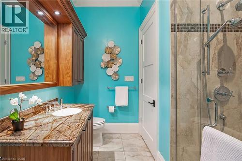 253 Rossmore Boulevard, Burlington, ON - Indoor Photo Showing Bathroom