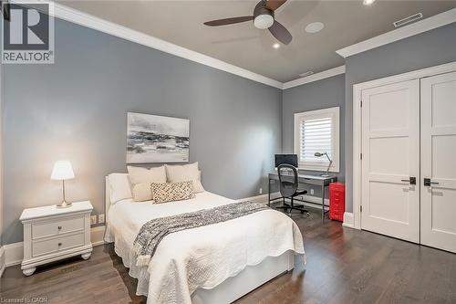 253 Rossmore Boulevard, Burlington, ON - Indoor Photo Showing Bedroom